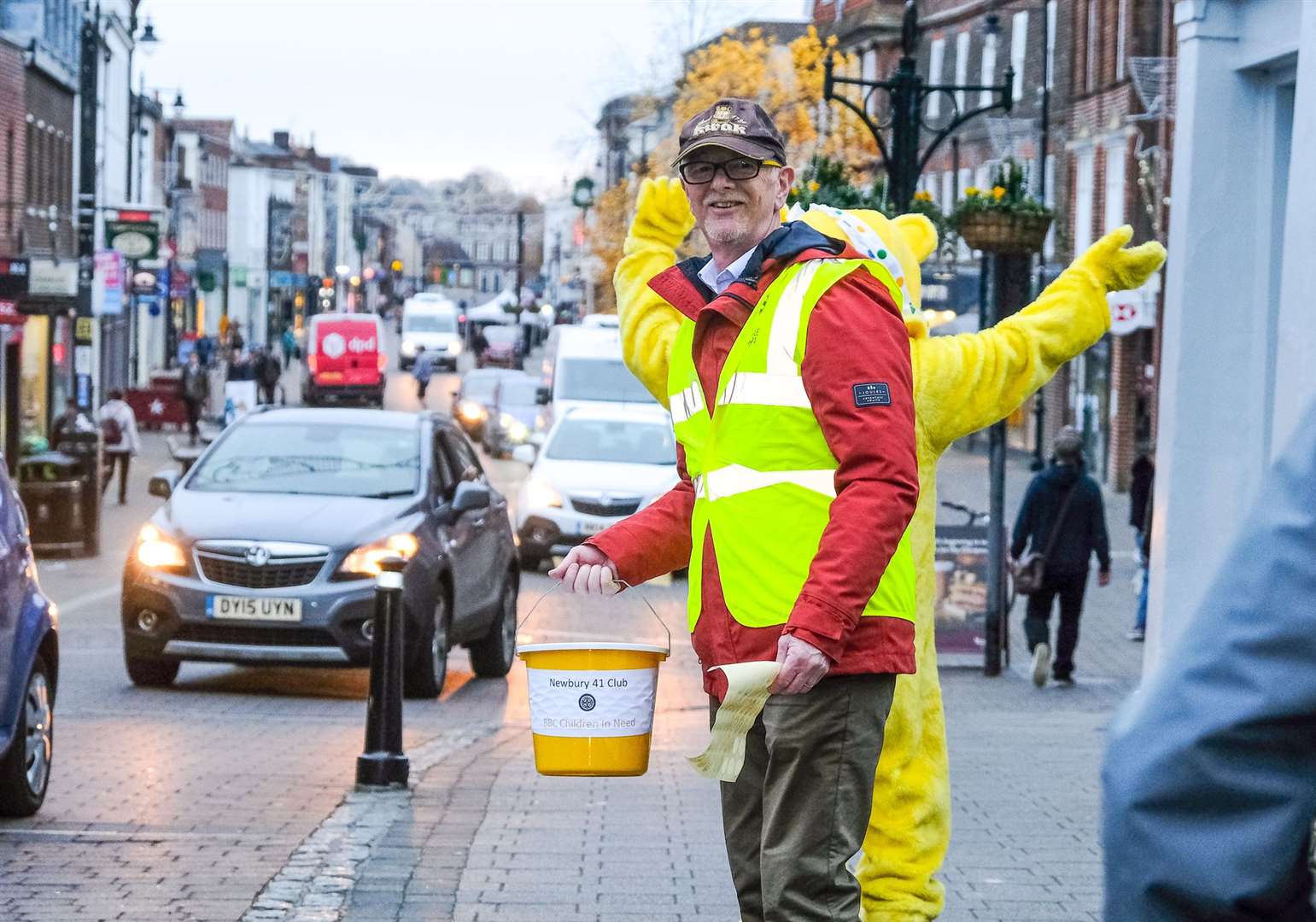 Newbury 41 Club collecting money on Northbrook Street for Children in Need. Ref: 47-0121.
