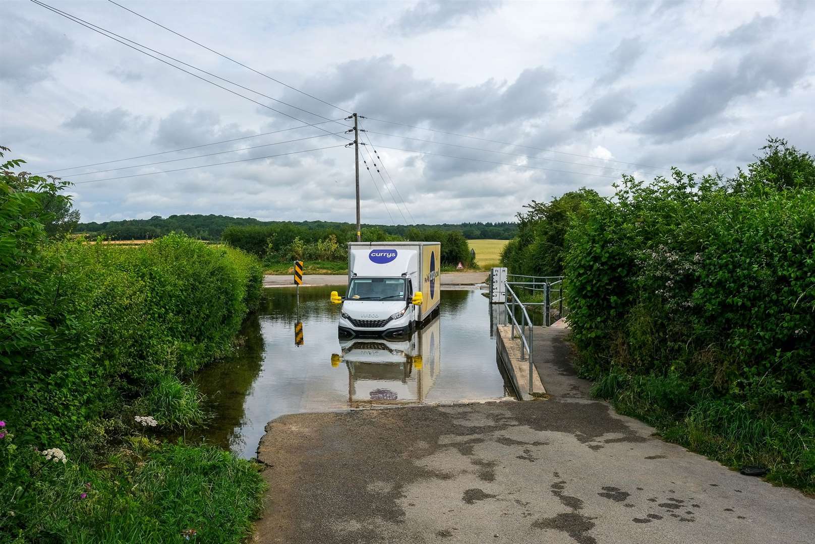 Delivery lorry stuck in Bucklebury ford