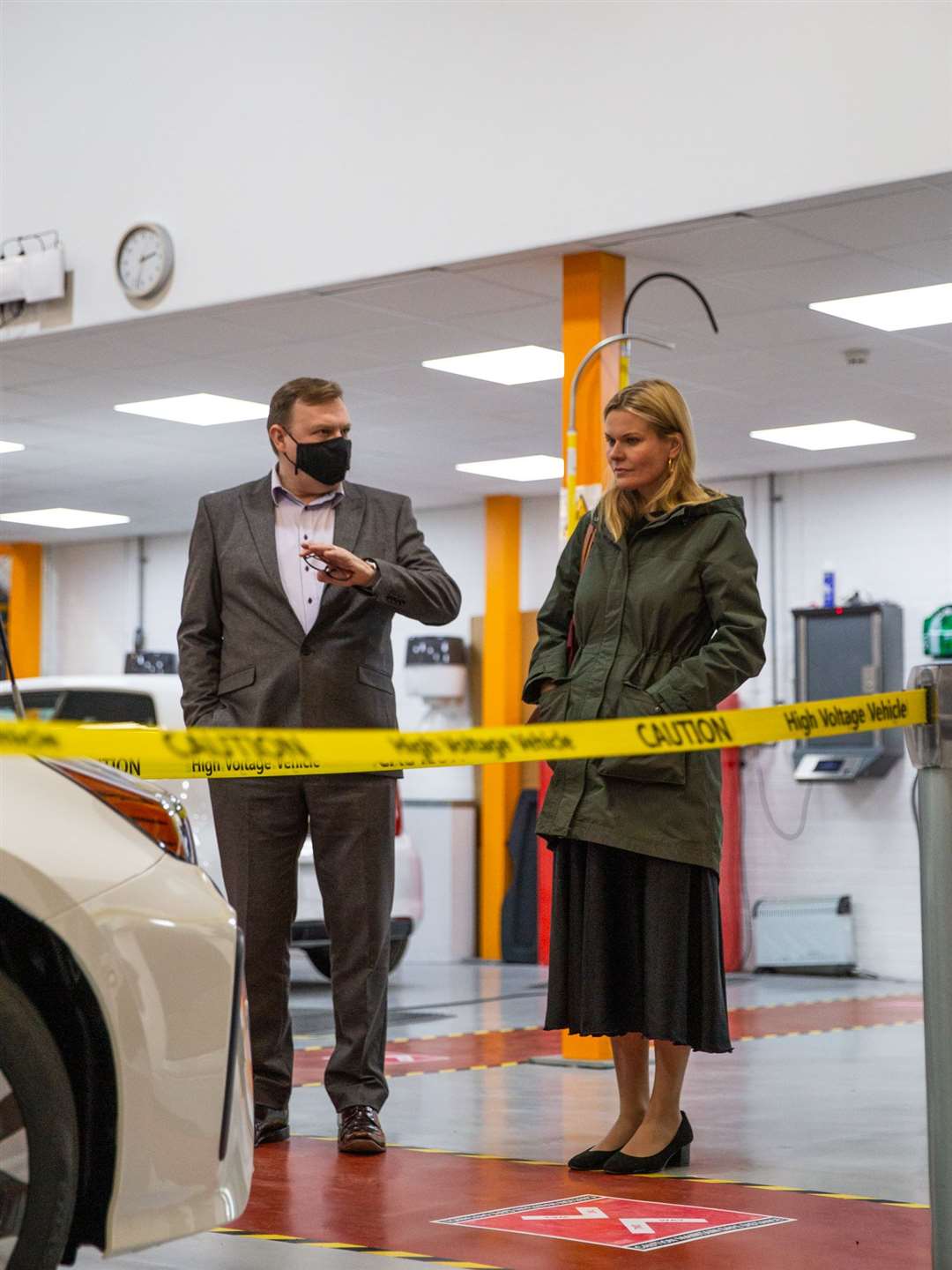 Dean Lander with Laura Farris in the Thatcham Research Automotove Academy. Picture by: Thatcham Research