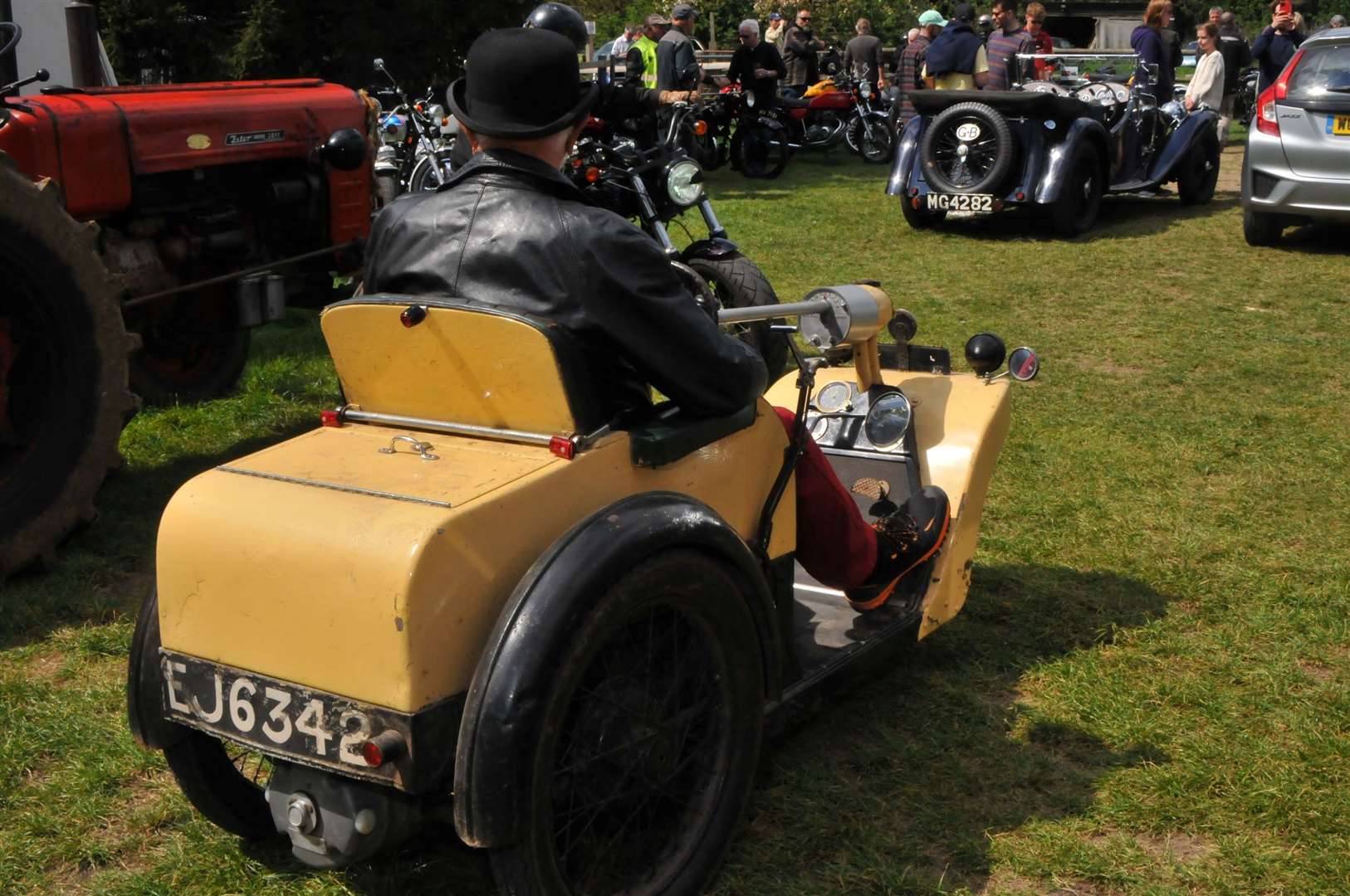 Ray Prior in his 1939 Murphy autoelectric carriage, picture Geoff Fletcher