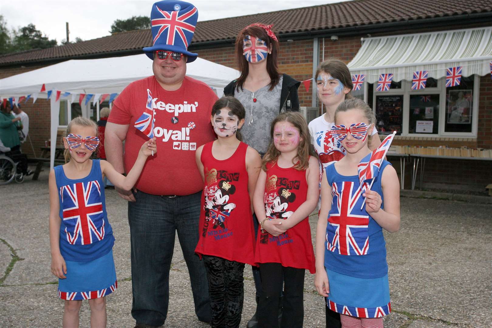 A Tadley family celebrates the Diamond Jubilee in 2012 (56371775)