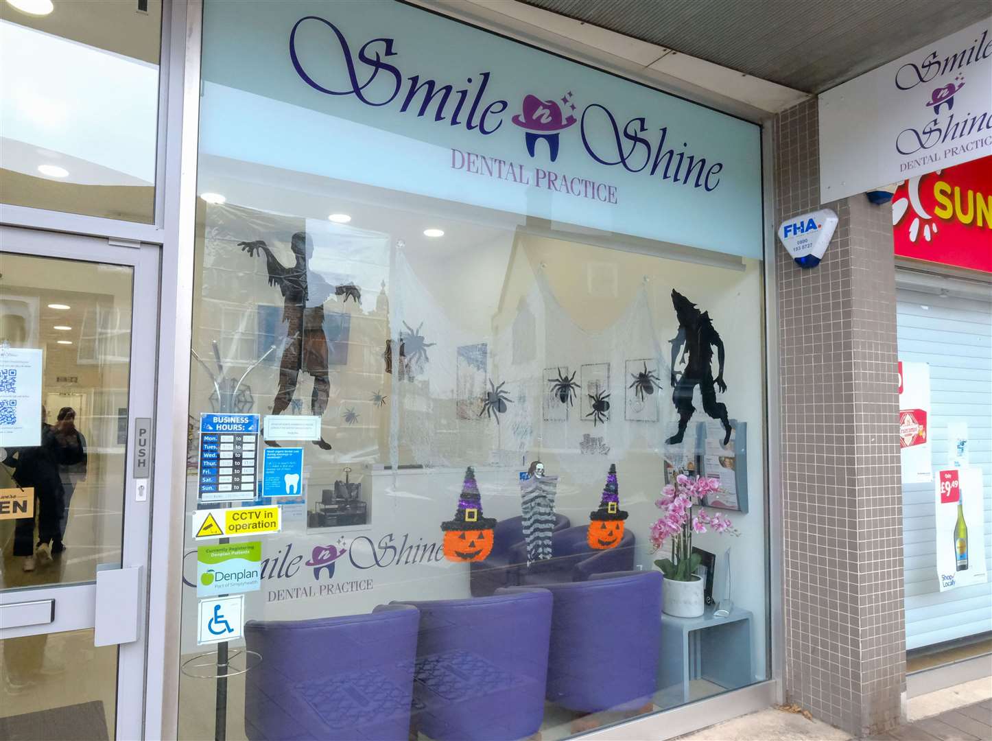 Smile N Shine, 110 Bartholomew Street