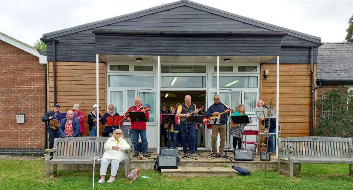 Musical entertainment at Brightwalton Fete. Credit: Katherine Moore
