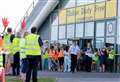 Video: Racecourse vaccination centre signs off with applause 