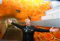 VIDEO: Beeautiful mural makes a buzz in Pangbourne