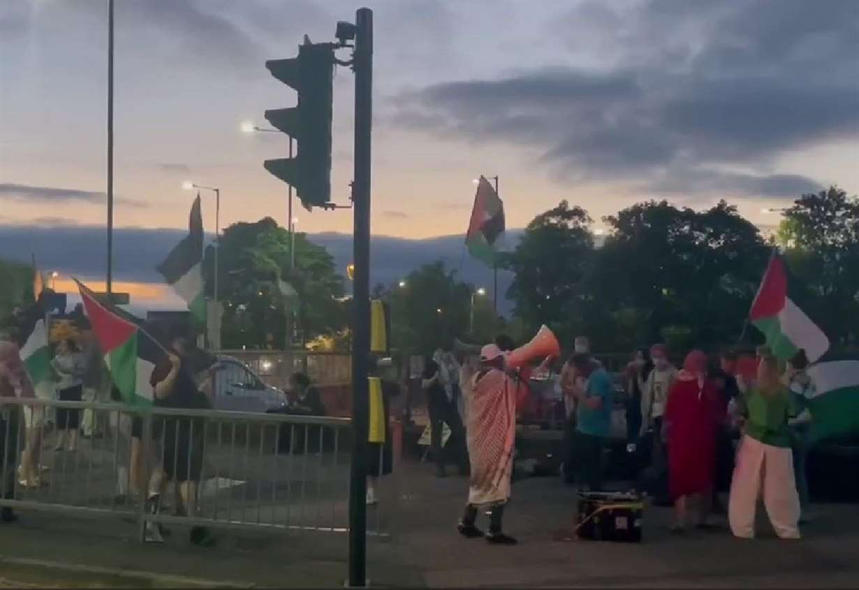 UPDATE: Man arrested at pro-Palestine protest outside Newbury Police Station