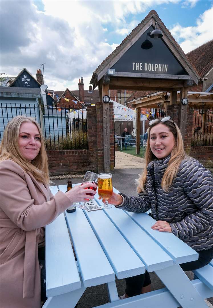 Pub goers back at the Dolphin Pub in Newbury Picture by Phil Cannings (46201060)