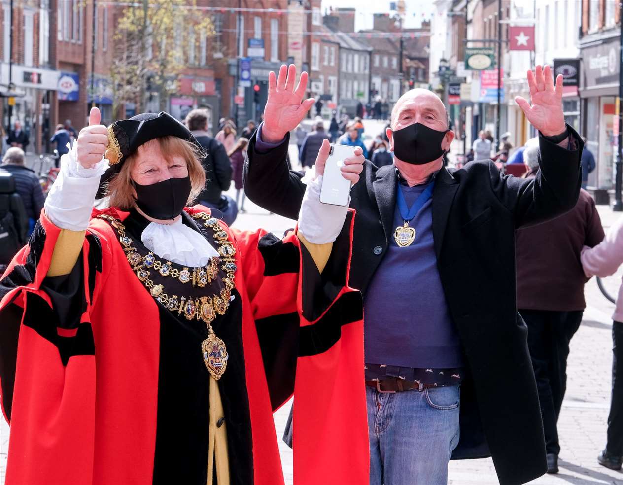 Mayor of Newbury Elizabeth O'Keefe and Deputy Mayor Billy Drummond welcome back shoppers