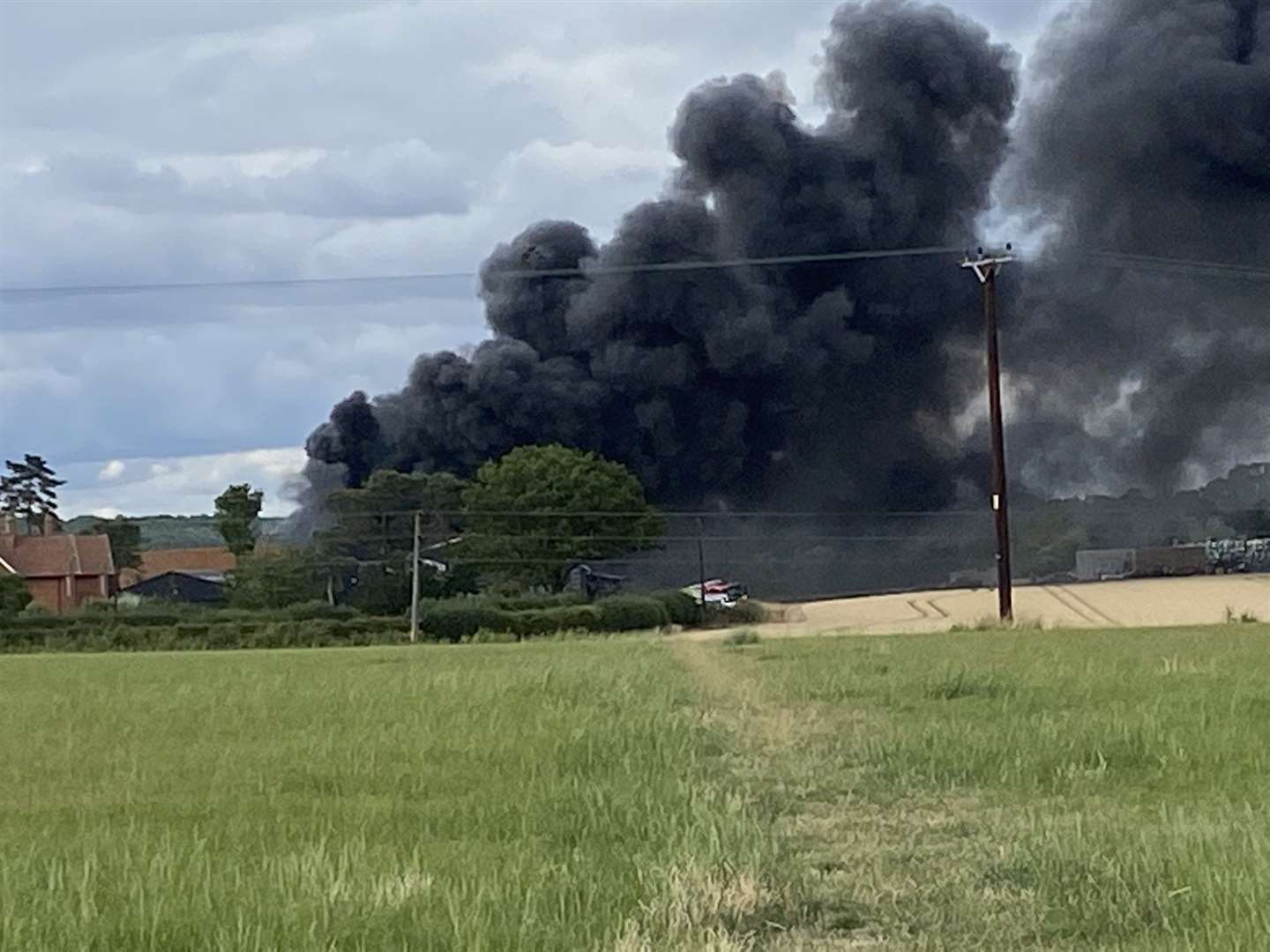Smoke is filling the sky in Burghfield. Picture: @davegre on Twitter