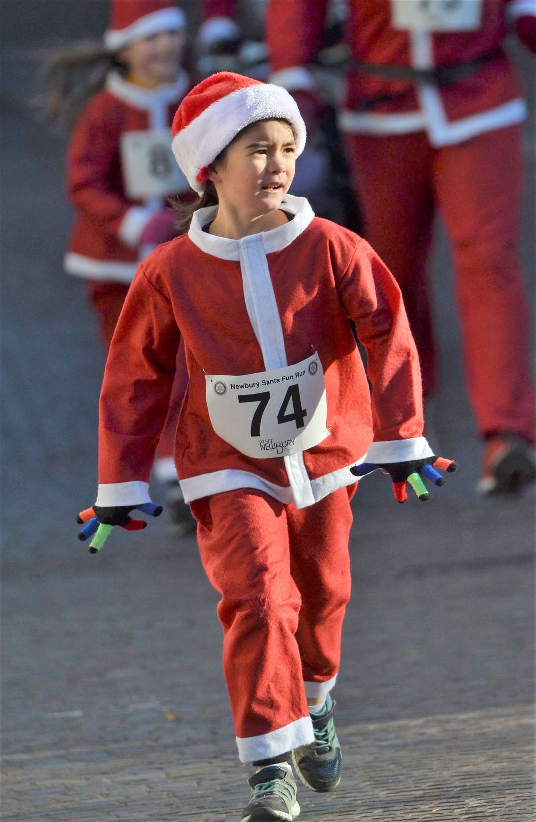 Newbury Santa Run pic chris forsey 28/11/21..Ref:48-1821. (53386151)