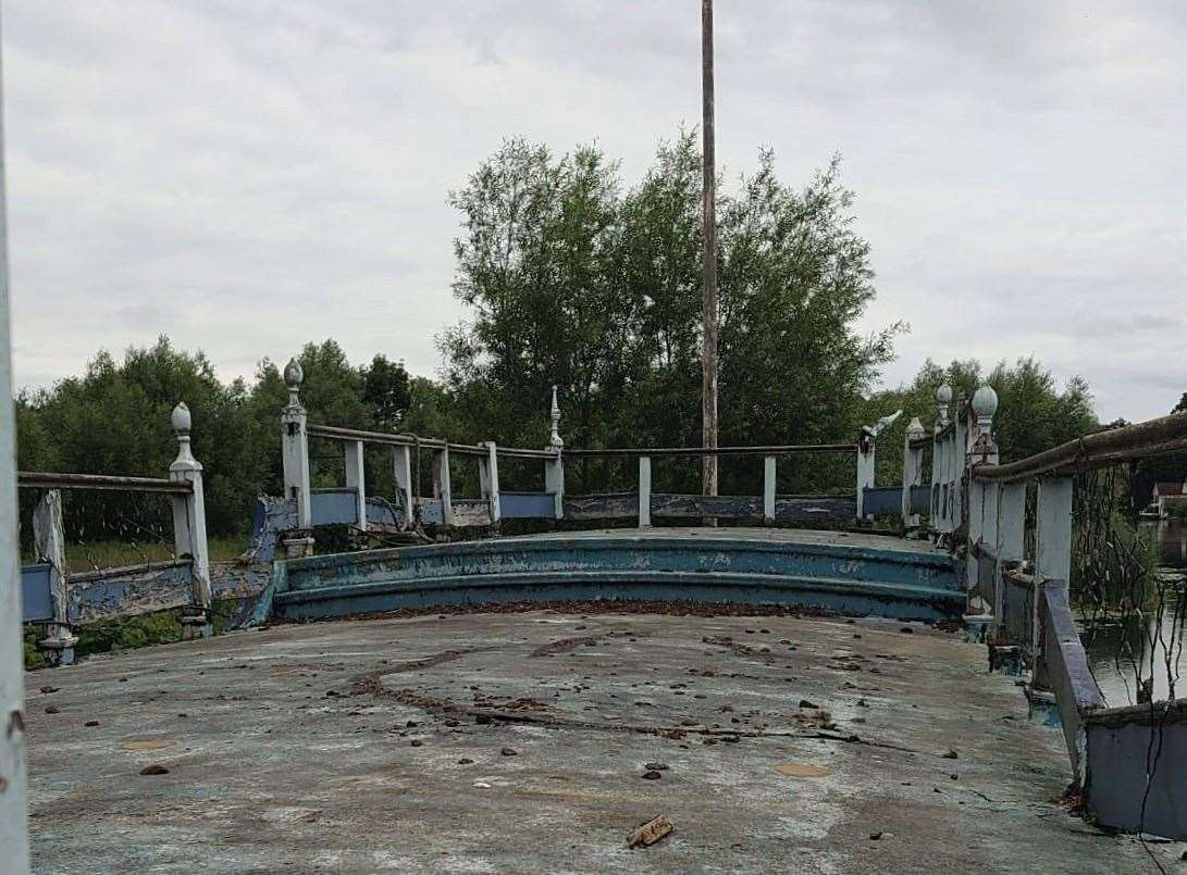The top deck of The Magdalen Barge. Credit: John Gripton