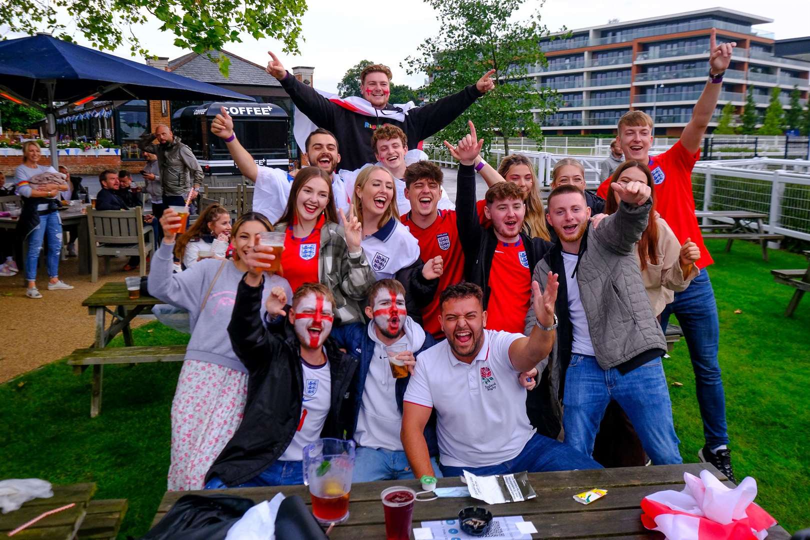 England fans watch the game at Newbury Racecourse.Ref: 28-0921.. (49112175)