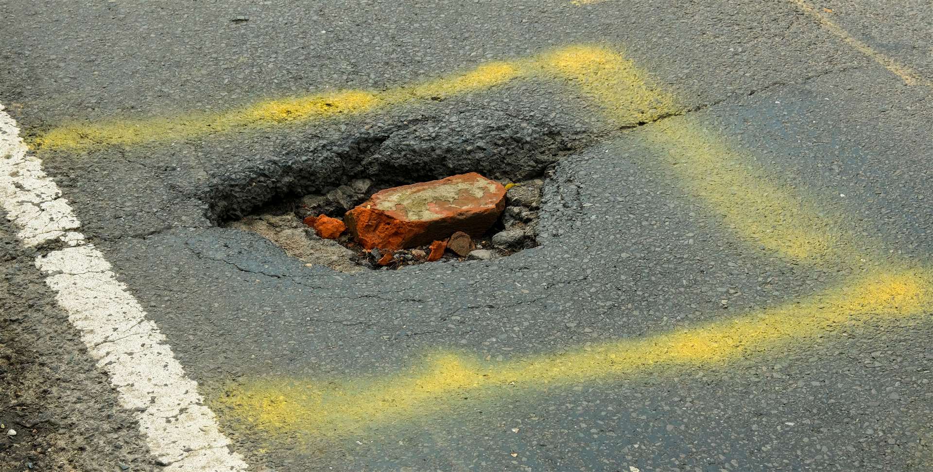 Pothole in Common Hill near Bradfield