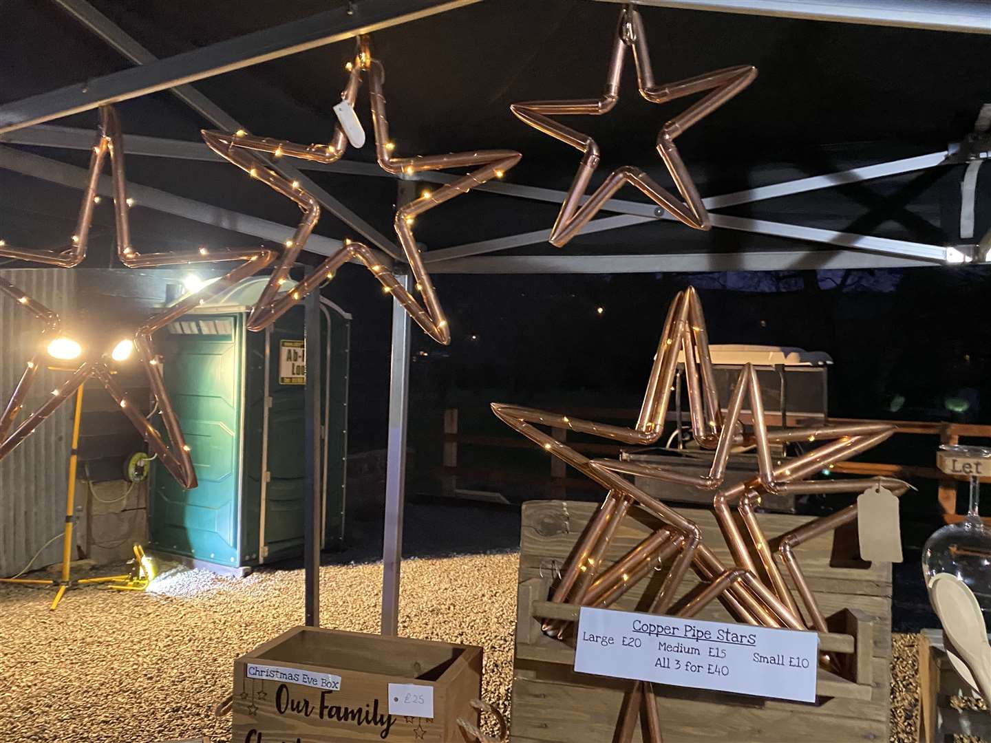 recycledHampstead Norreys Candlelit market recycled copper stars from Sadlers Woodhouse6 (53352103)