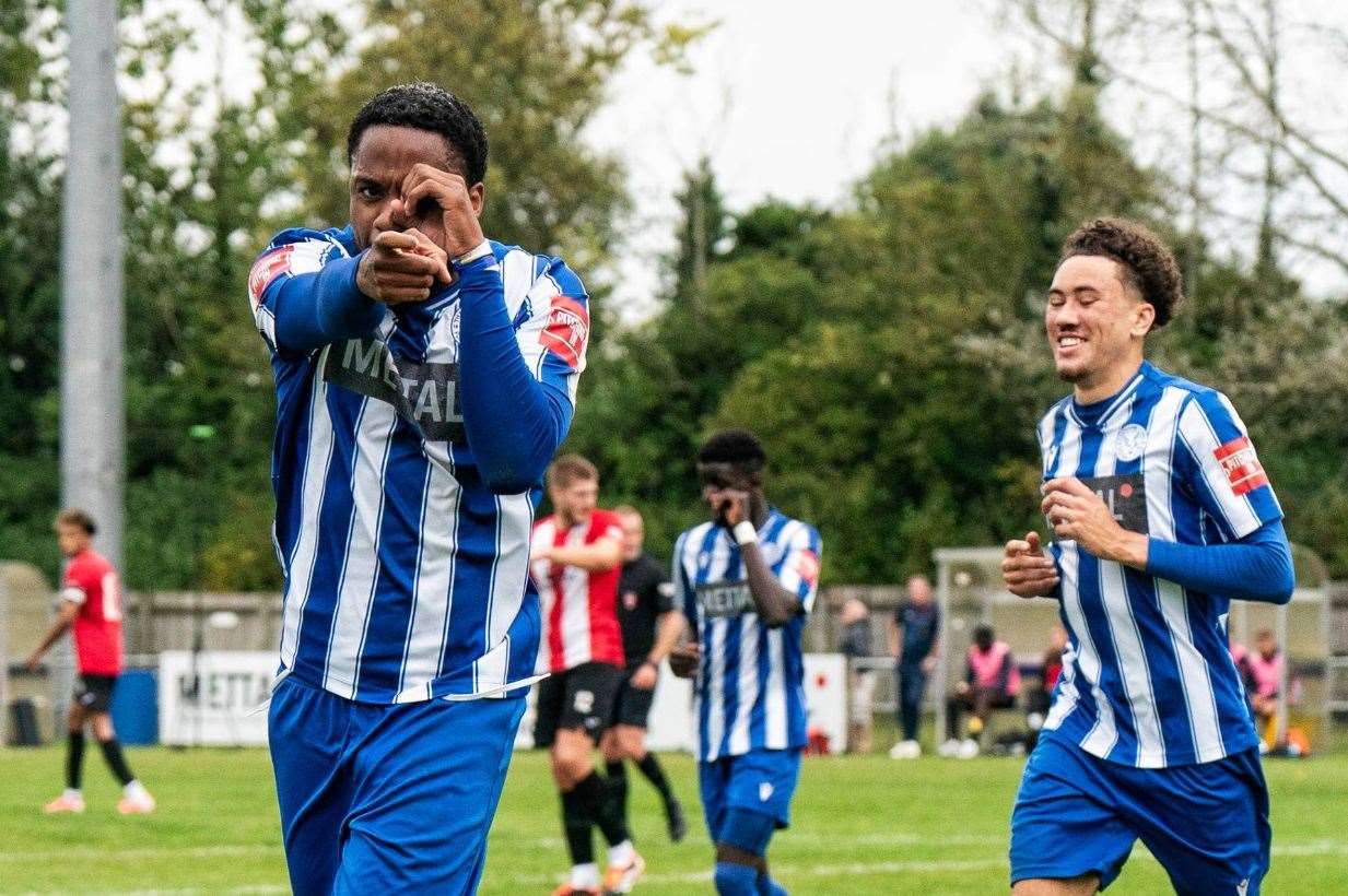 Thatcham Town striker Shamar Moore put his side ahead - Photo: Dan Newberry (dan@dannewberry.co.uk)