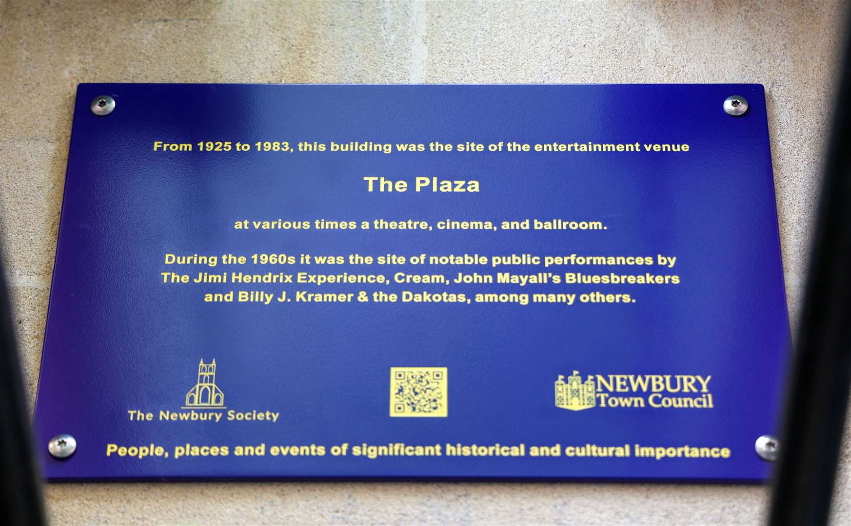 New blue plaque for The Plaza in Newbury