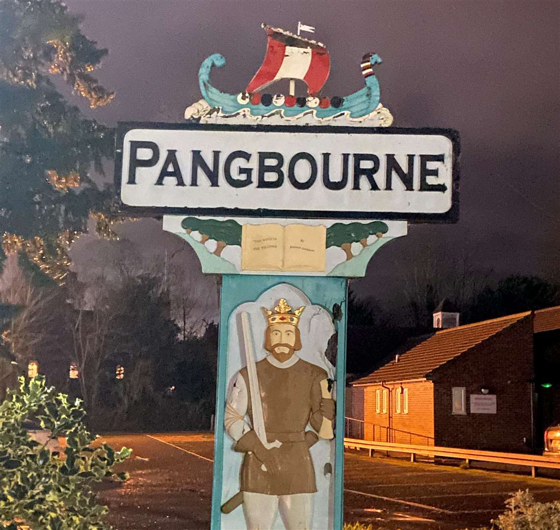 Pangbourne Village Hall is appealing for help to restore its broken clock