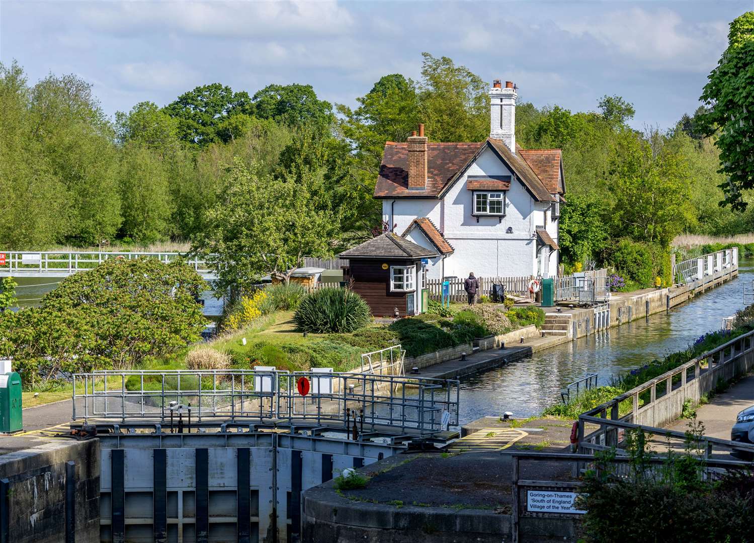 Weir and lock keepers along the River Thames have begun voting on strike action over safety concerns