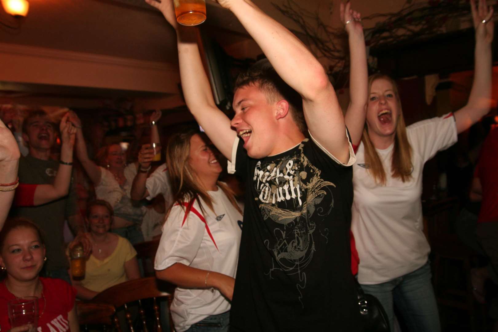 Win for England at the Berkshire Tavern in the World Cup 2006