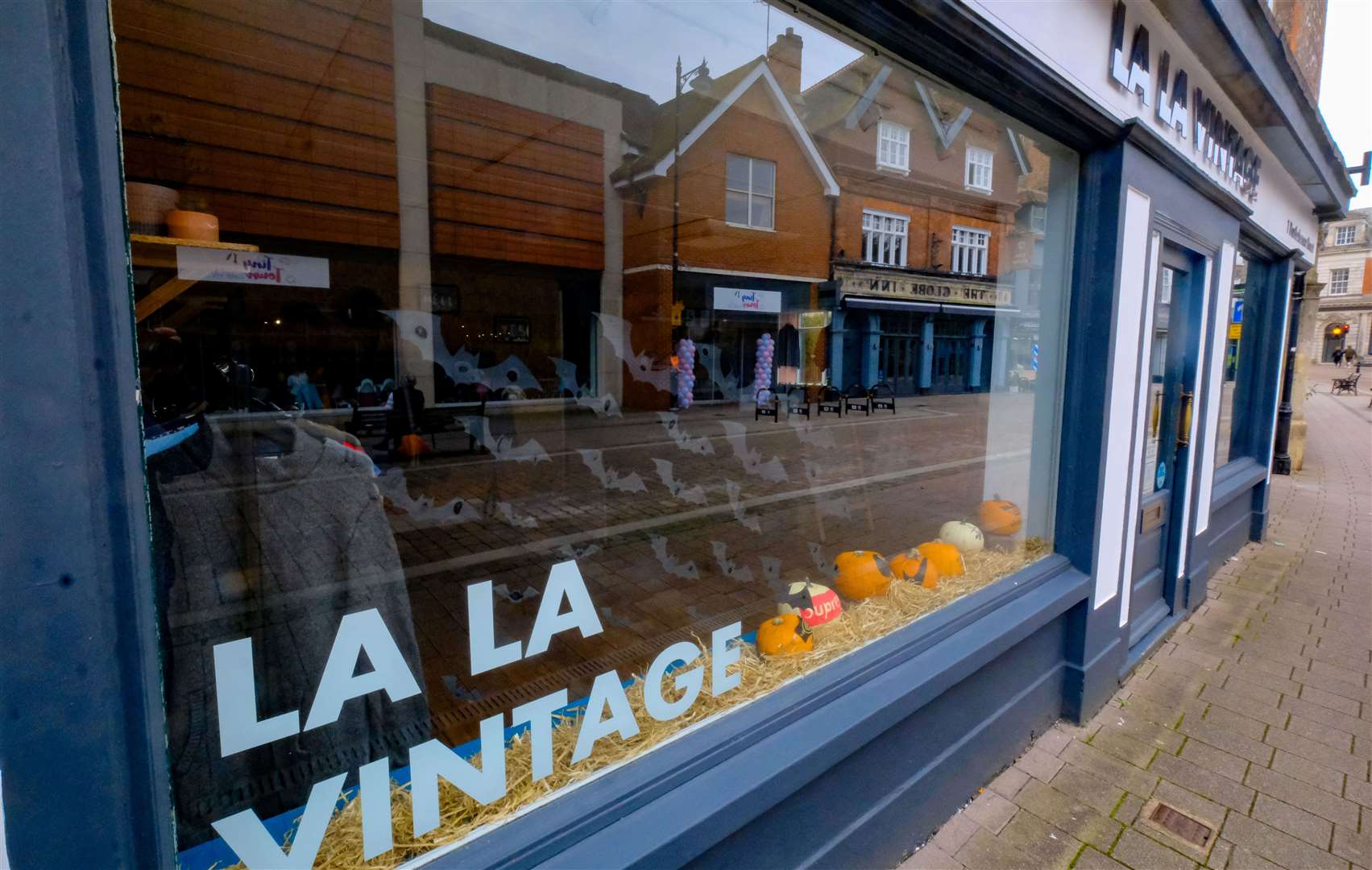 LA LA Vintage, opposite Inn at Home