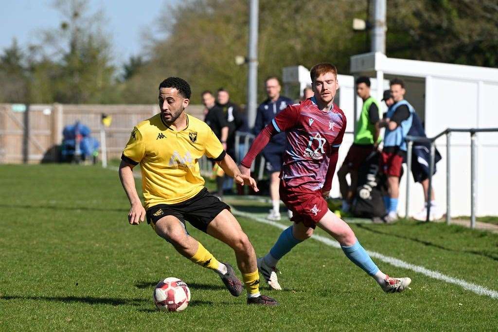 Tadley Calleva vs Horley Town - Photo: Rob Mellor
