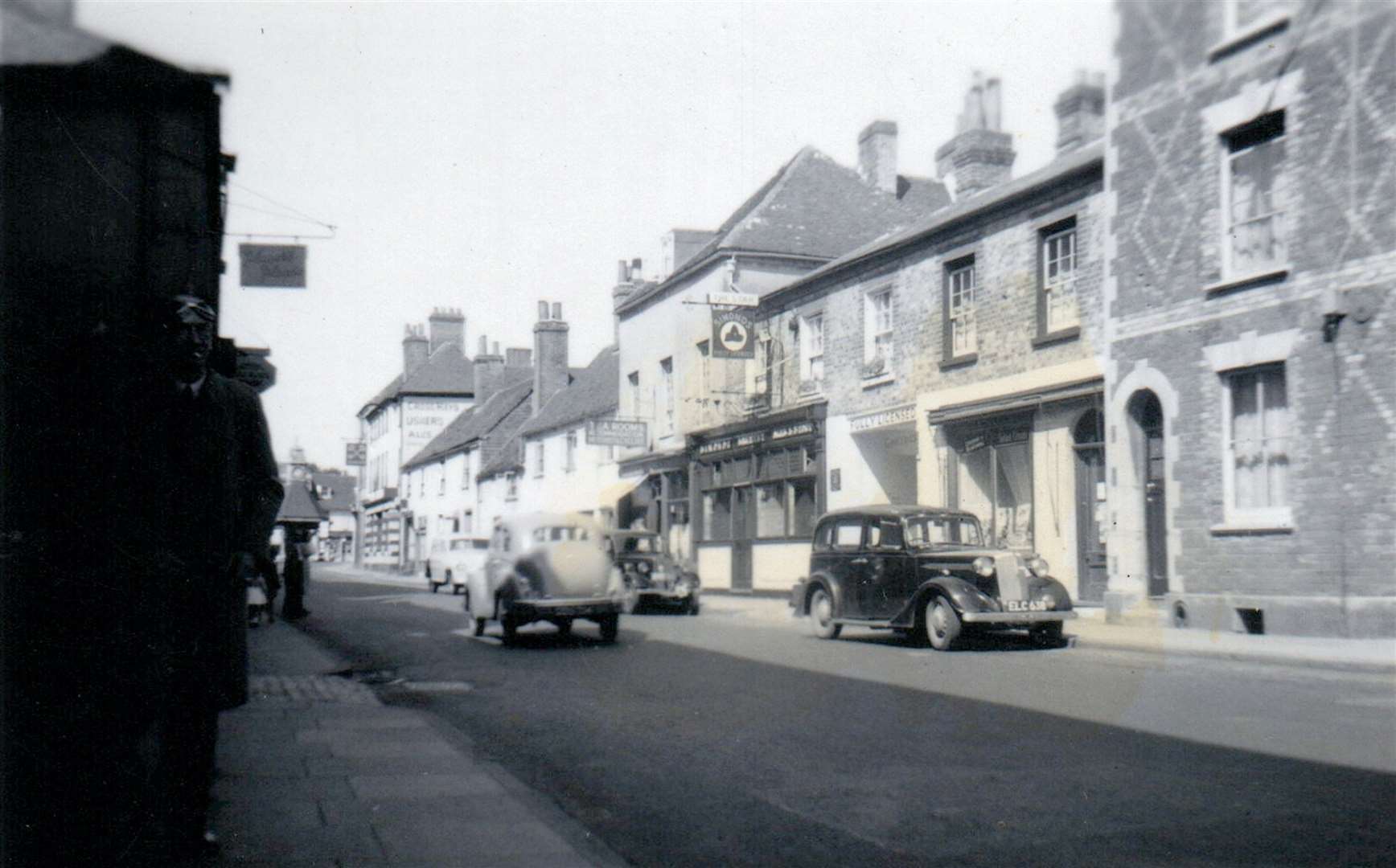 A north-facing view of Northbrook Street, Newbury at 10 o’clock on a Sunday morning in June 1952. Clock House visible in the background