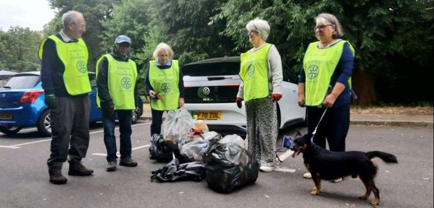 Newbury Rotarians on their plastic clean-up of the River Lambourn