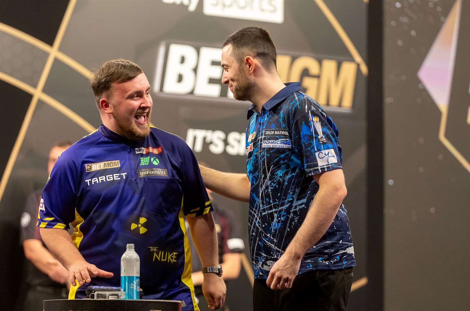 Humphries beat Littler win to seal Night Four Premier League win - Photo: Simon O'Connor/PDC
