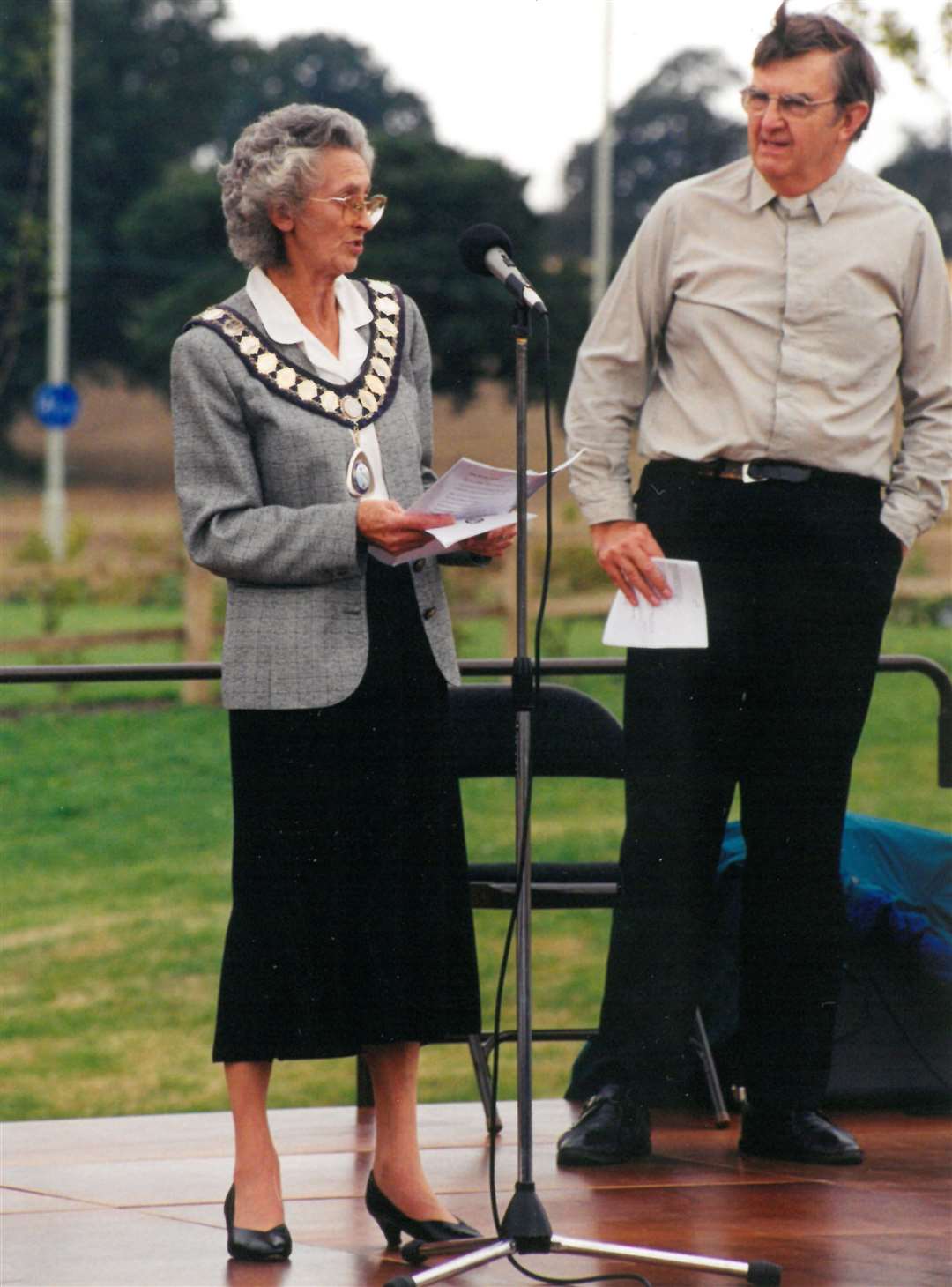 Mayor of Thatcham, Ivy Street, with the Rev John Hedges in September 1998