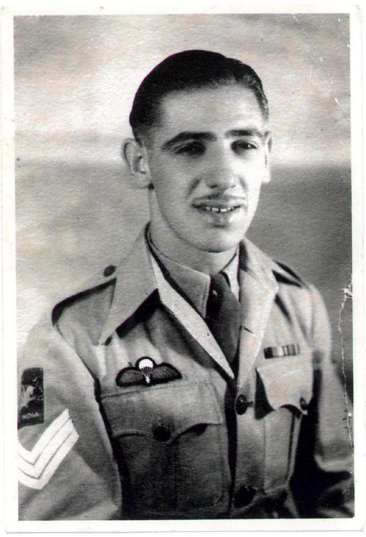Jack Carter in 1945 aged 20 (56897572)