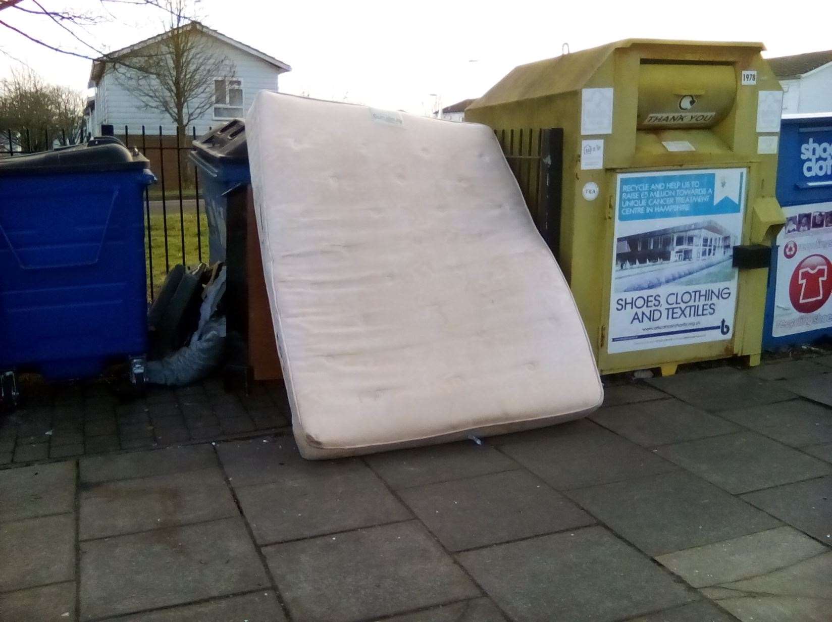 The pair were seen with a mattress on thier car. Picture by: Basingstoke and Deane Council. (52493141)