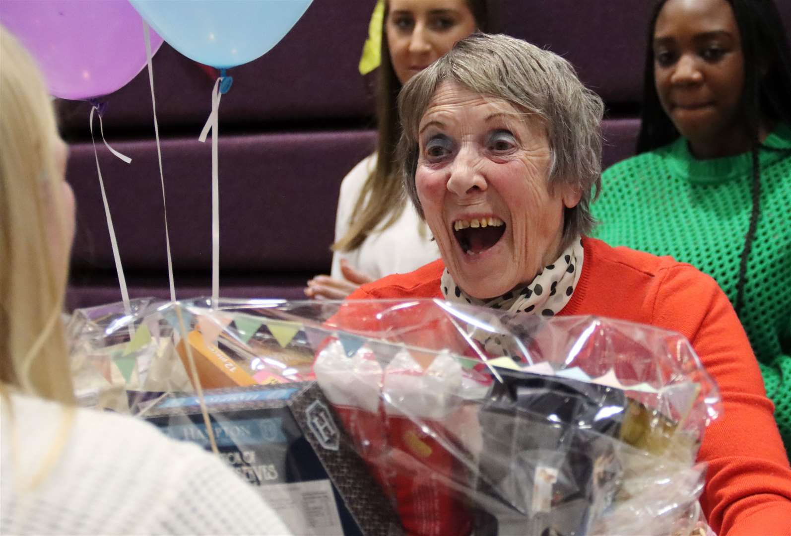 Senior residents enjoy coffee morning with Little Heath pupils