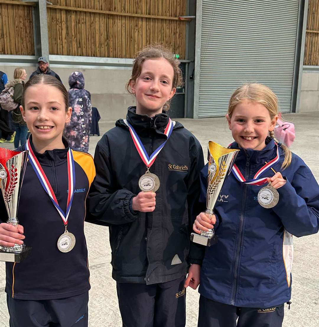 Year 5 & 6 Girls Team - 2nd place - Primary Schools Cross Country (Newbury Showground)
