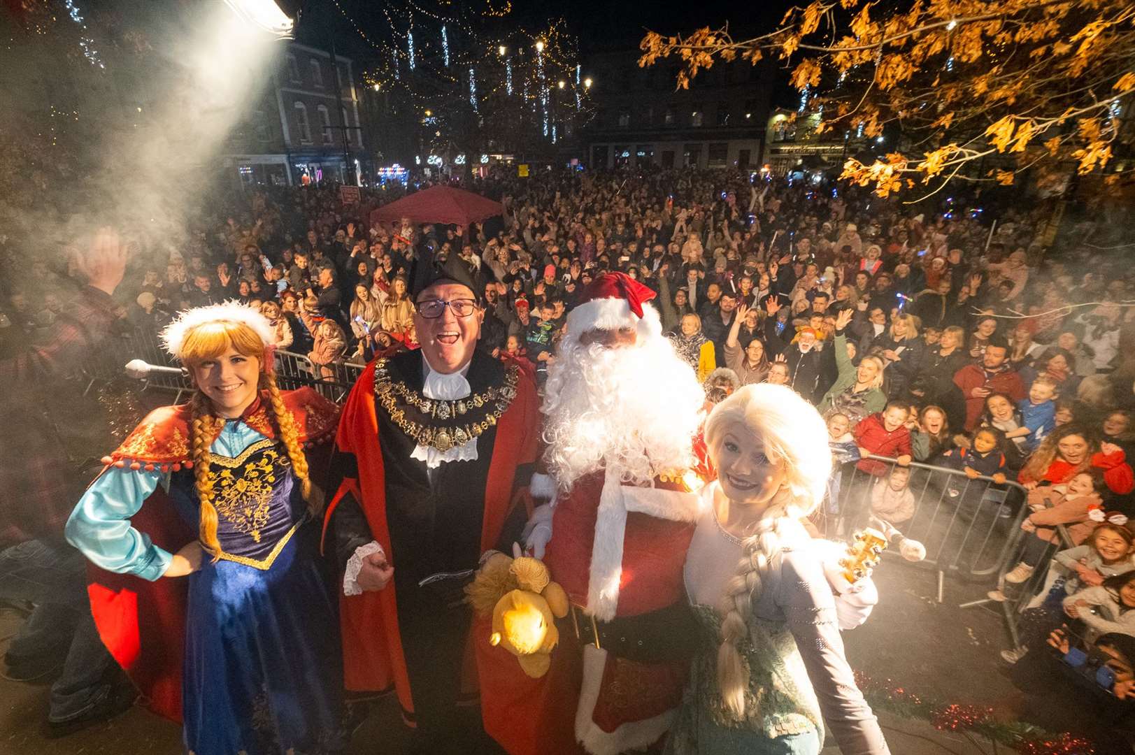 The crowds turn out for the Newbury Christmas lights switch on and festival.