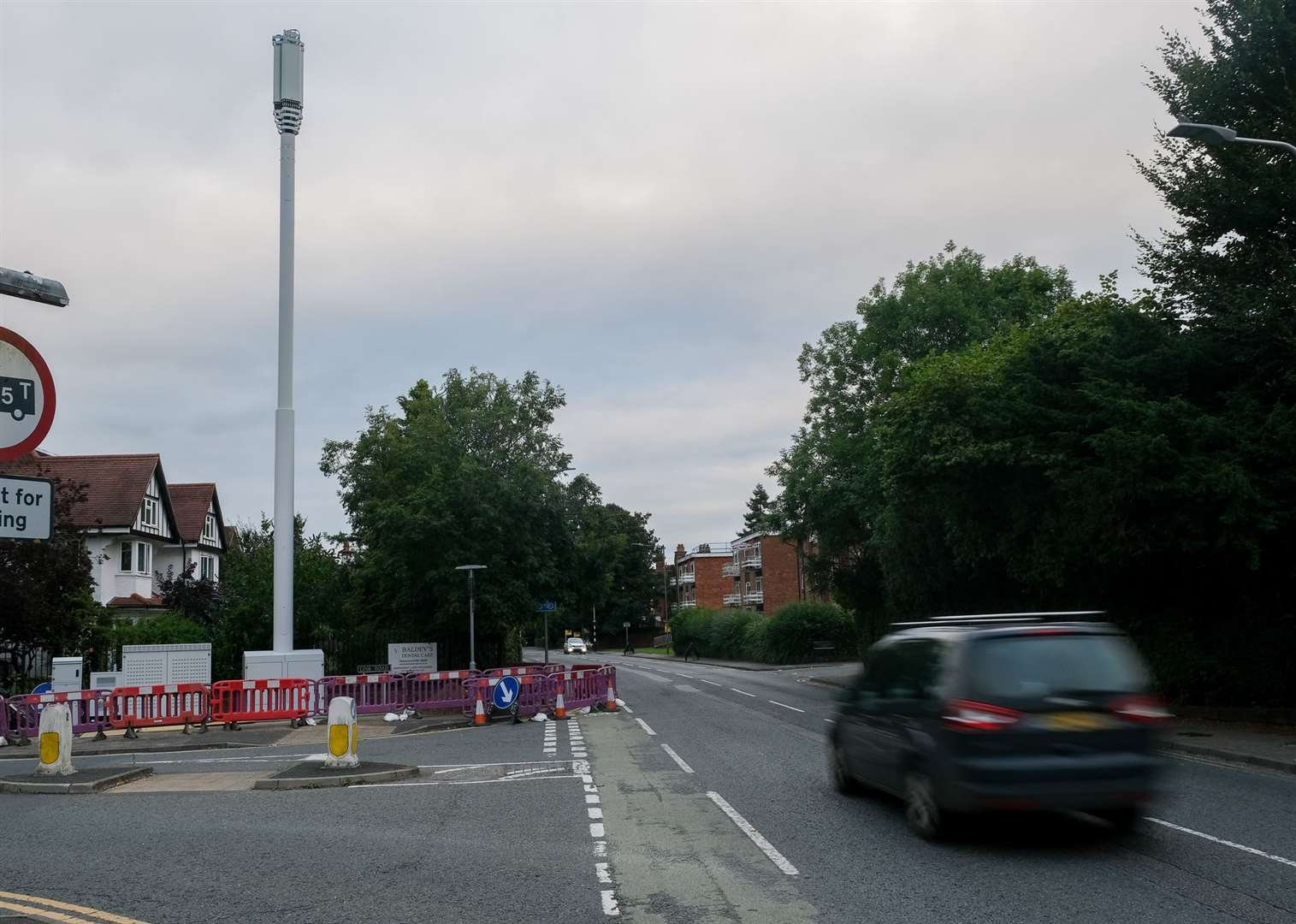 Phone mast on the junction of St John's Road and Link Road.Ref: 33-2921.