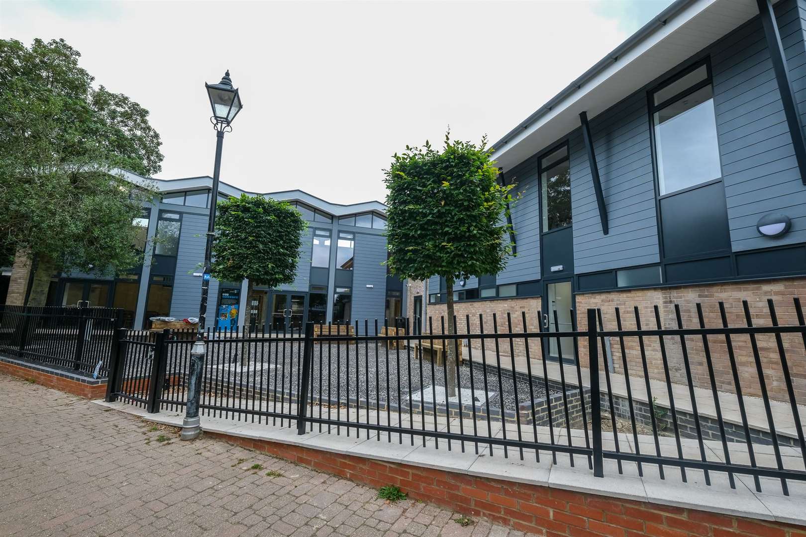 Newbury's refurbished Waterside Centre -.Ref: 34-0621.