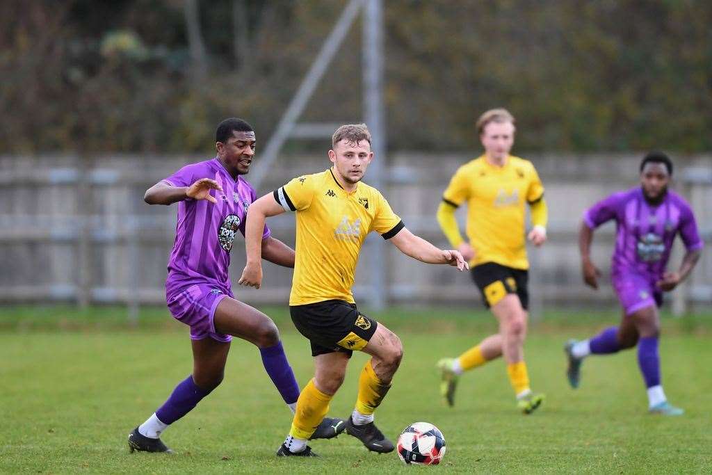 Tadley Calleva's Jordan Goater - Photo: Rob Mellor