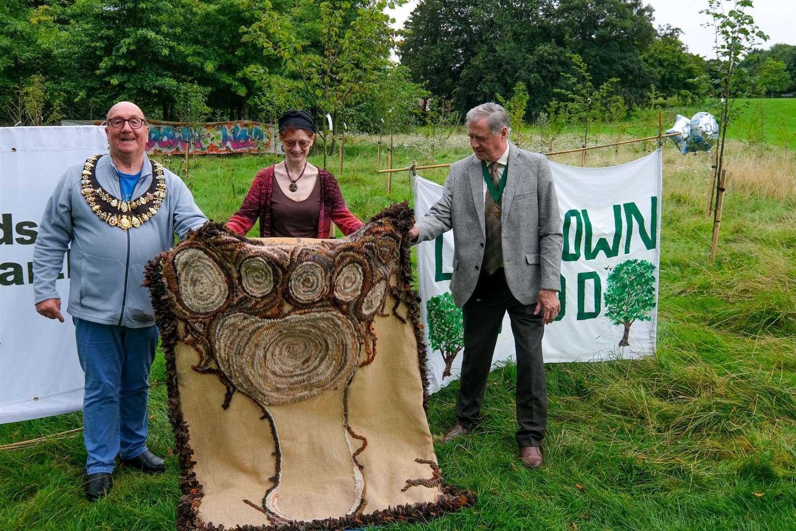 Mayor of Newbury Billy Drummond, Dr Susan Millington and Councillor Rick Jones with the plaque.