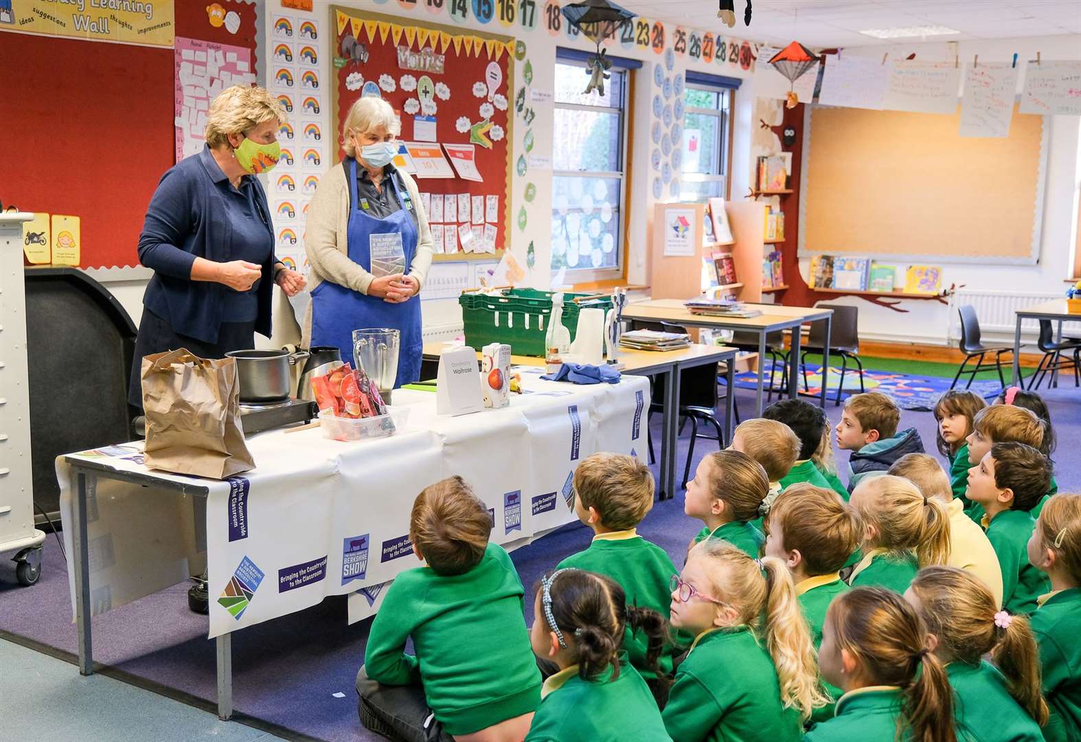 Year 1 Pupils at St Johns School.Ref: 03-1322. (54449702)