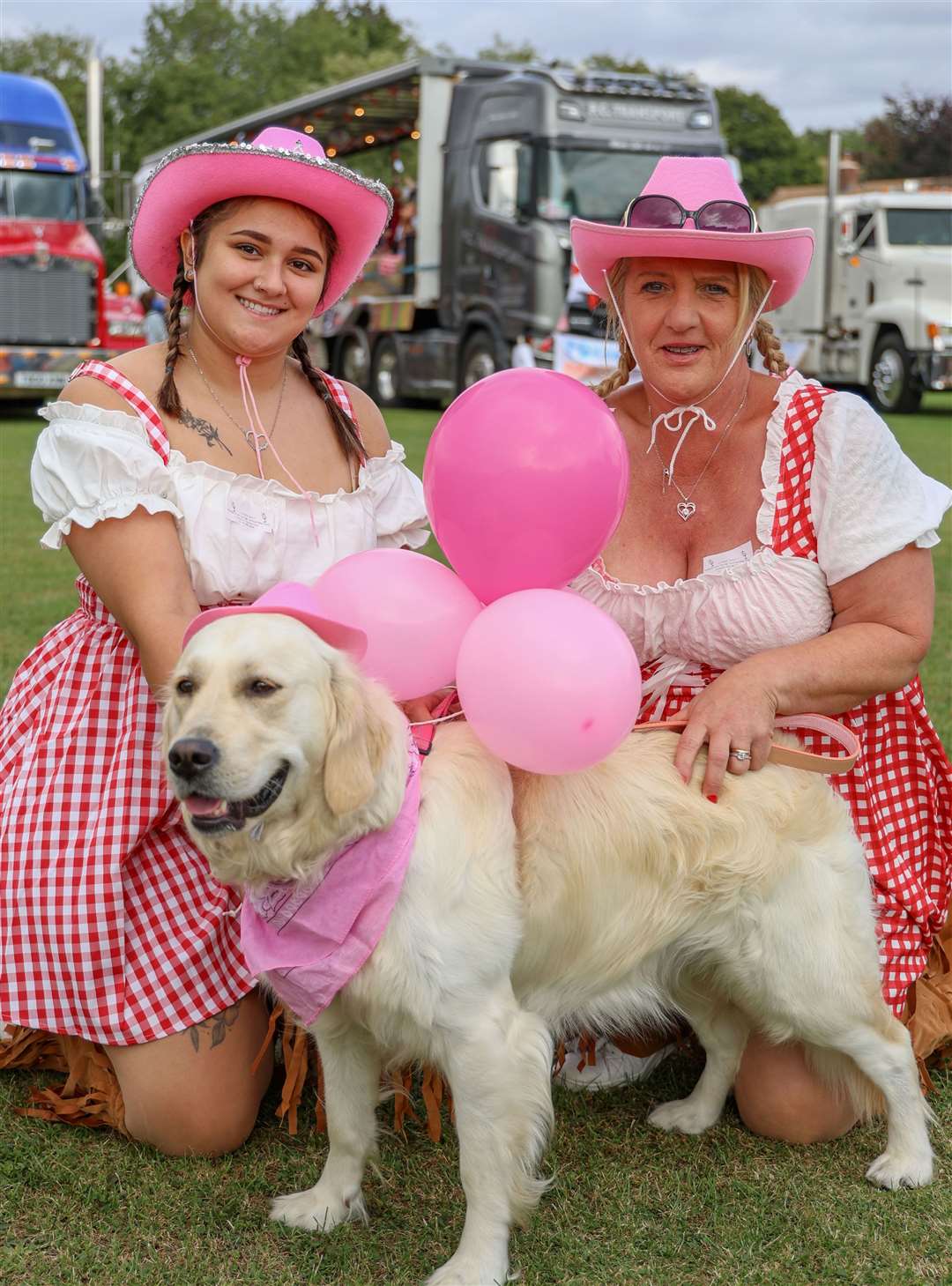 Lambourn Carnival- Hana Goldstraw , Sandra SkeatsRoxy age 2