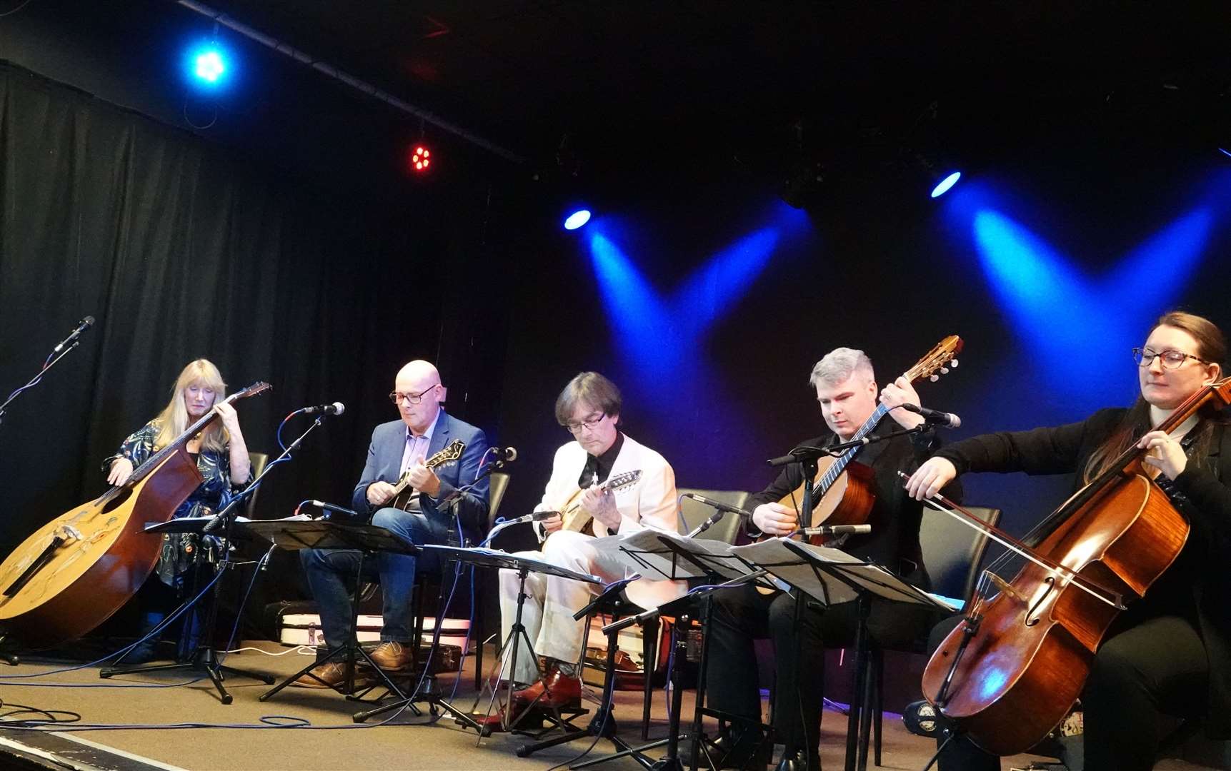 Simon Mayor & Friends Pic: Brian Harrington