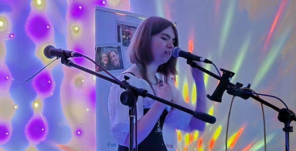 Artist Anya Lewis playing a range of blues, rock and folk