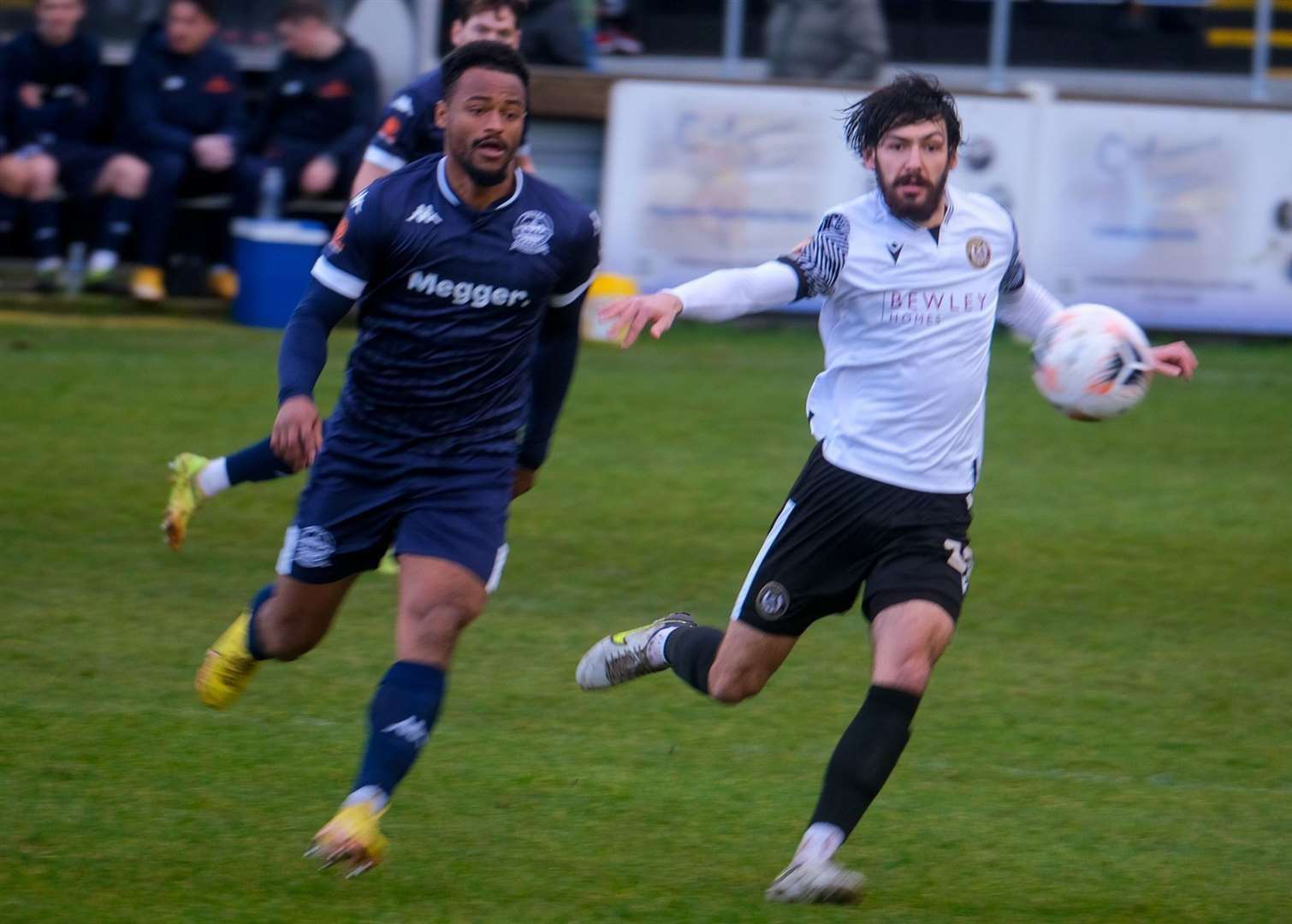 Berry-Hargreaves contests a loose ball