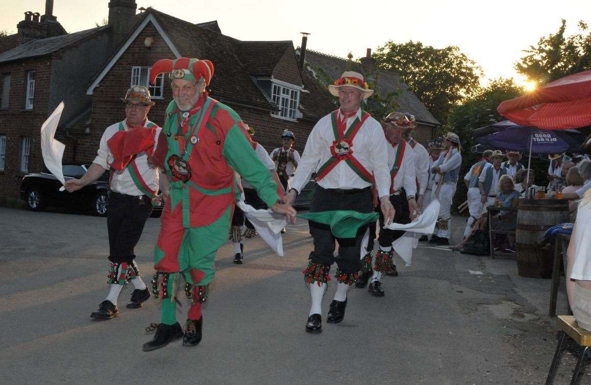 Icknield Way and Kennet morris men at The Bell, Aldworth Pic: Geoff Fletcher