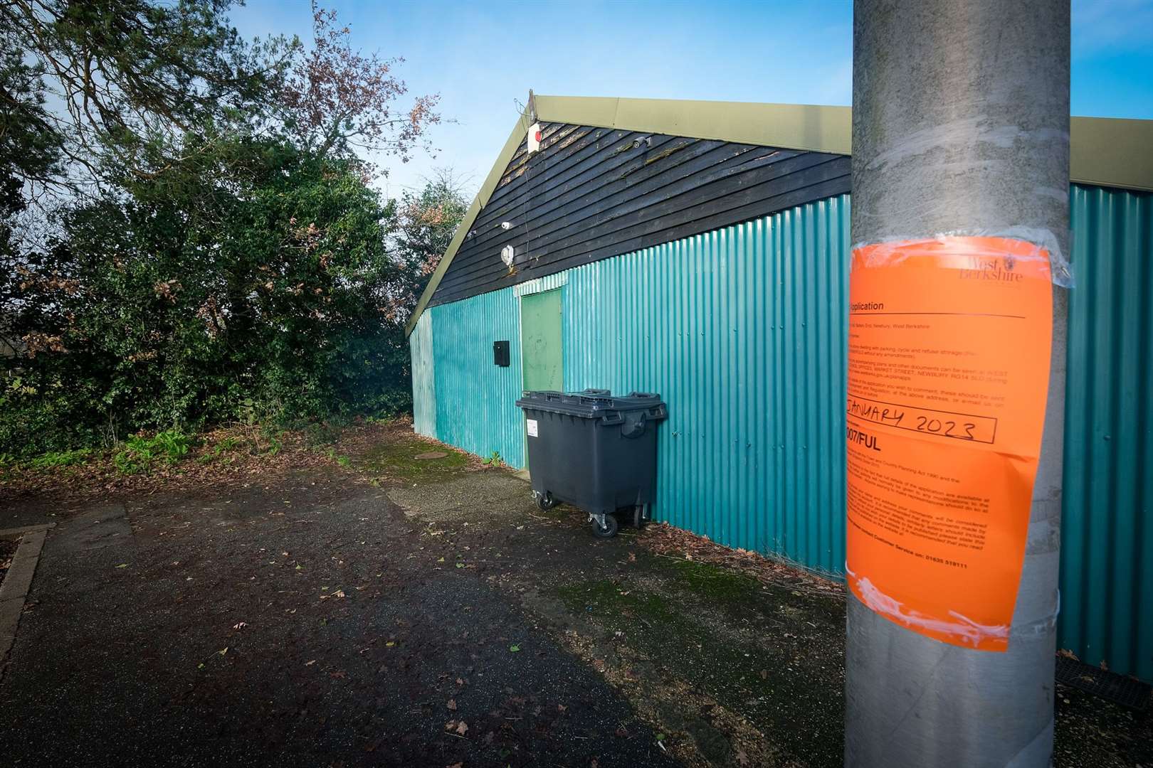 Residents are objecting to plans to redevelop the old Wash Common Scout Hut site as they fear a hedge will be destroyed in the process