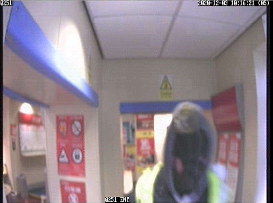 A CCTV image of a man police would like to speak to in connection with the robbery. (49153828)