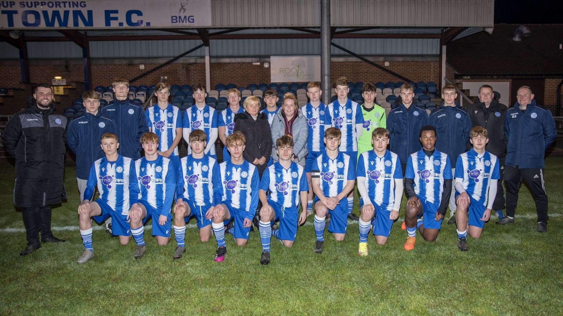 The Thatcham U18s team with Indigrow representatives. Picture by: Indigrow. (53419174)