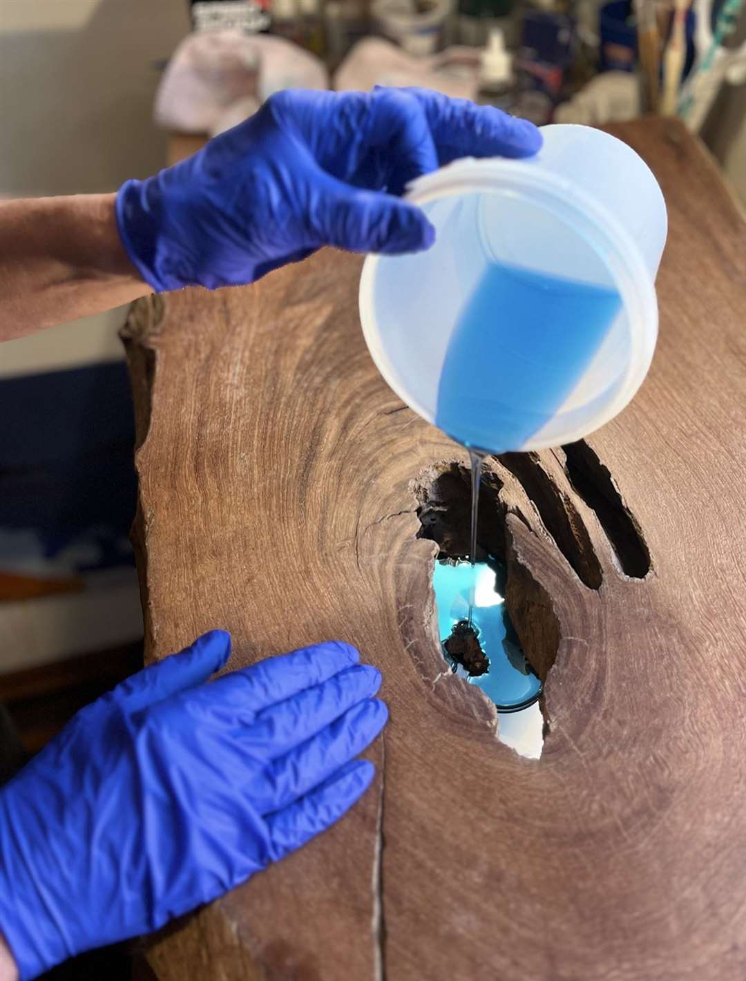 Suzanne Henwood pouring resin