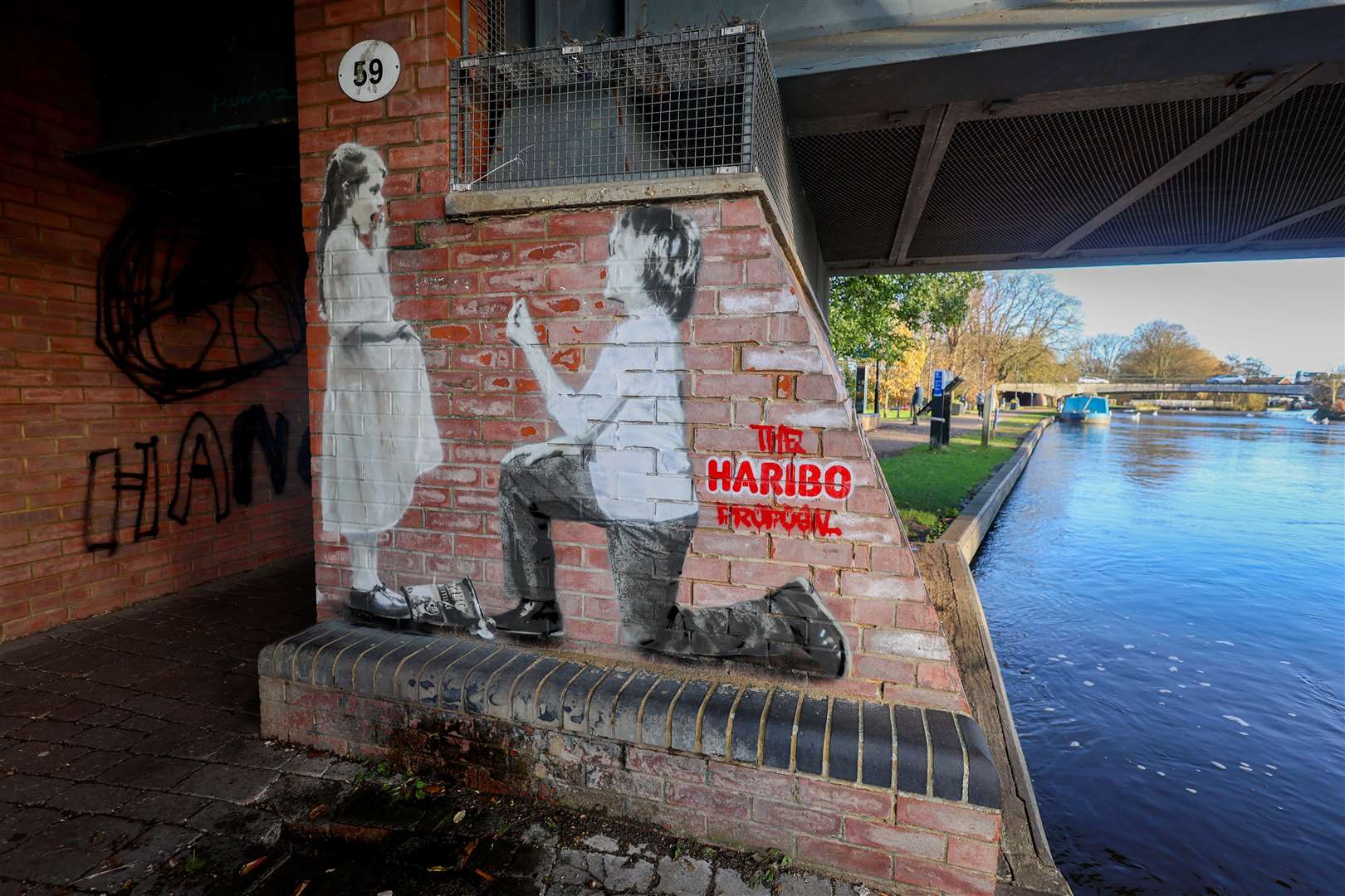 The impressive mural depicts a young schoolboy proposing to a schoolgirl with a Haribo ring