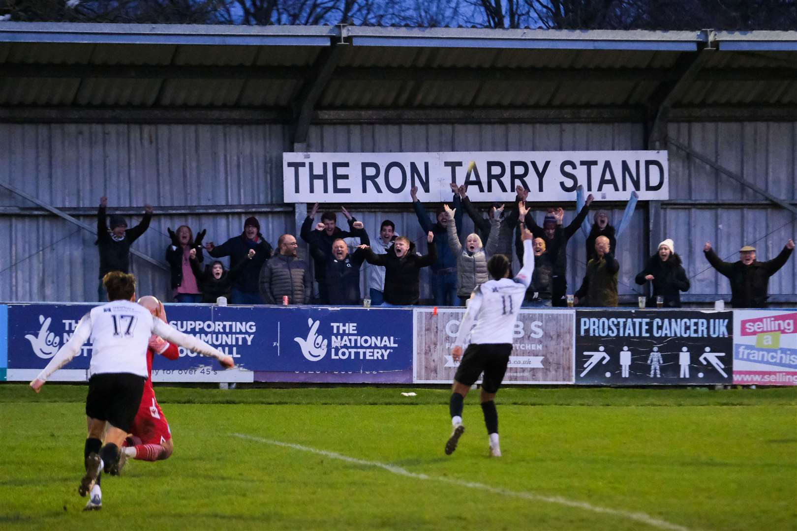 Fabio Lopes’ added time strike fired Hungerford Town to a dramatic 3-2 victory over Swindon Supermarine. Pictures by Phil Cannings